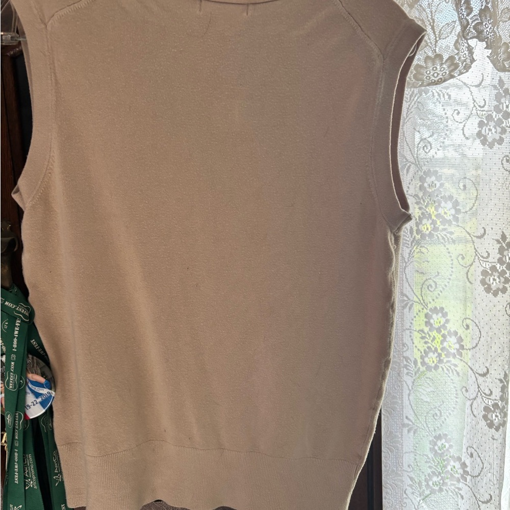 Tan button down vest - Picture 4 of 5